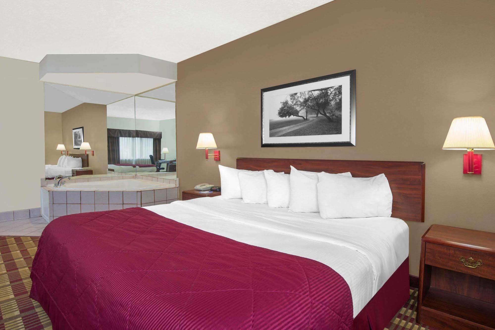 فندق Baymont By Wyndham Boston Heights/Hudson المظهر الخارجي الصورة